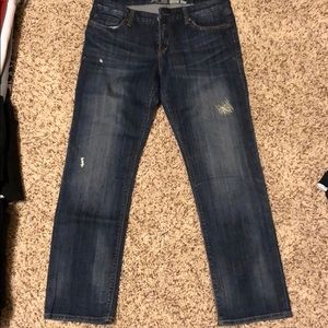 Denim cropped pants.